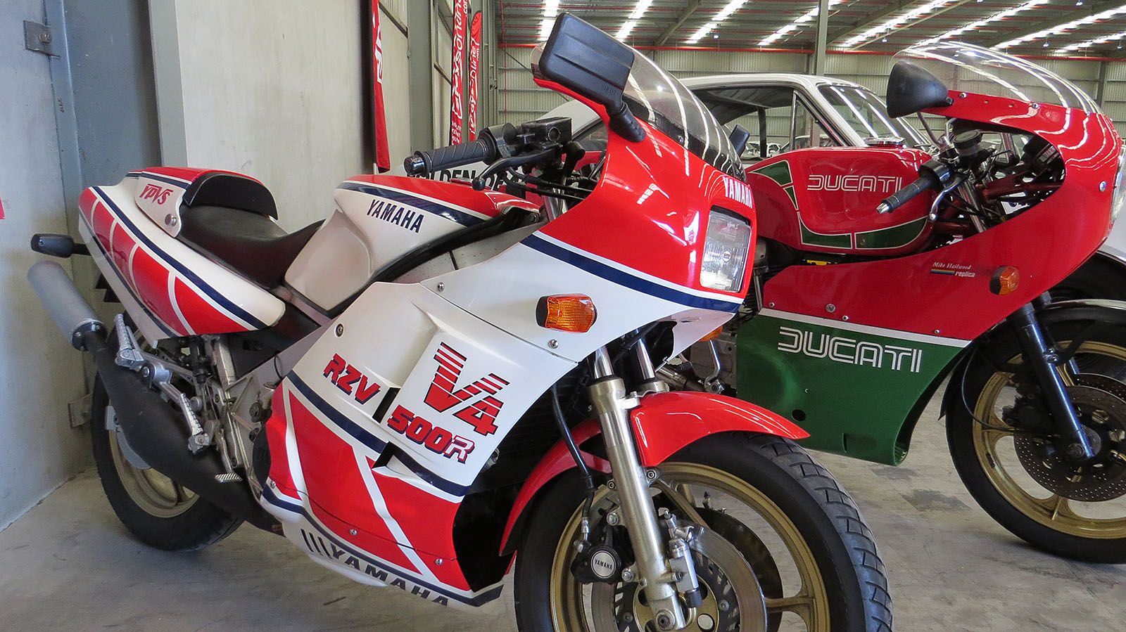 Yamaha RZV500R and Ducati 900 Hailwood Replica